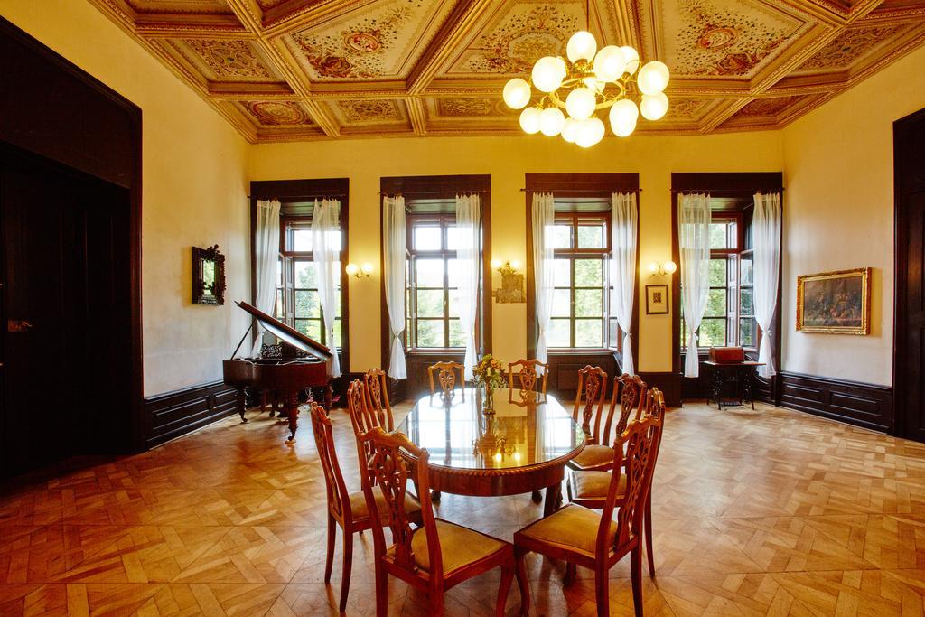 Chateau Hostacov Hotel Bagian luar foto