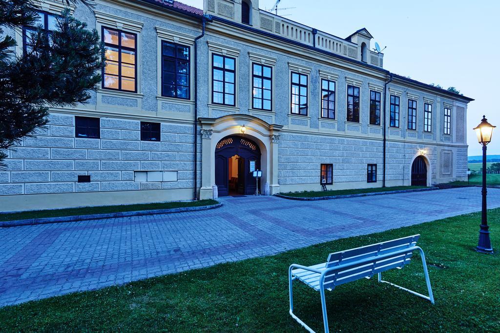 Chateau Hostacov Hotel Bagian luar foto