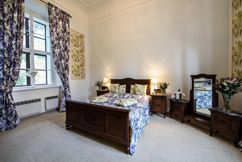 Chateau Hostacov Hotel Bagian luar foto