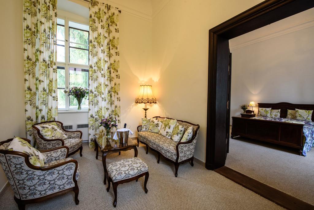 Chateau Hostacov Hotel Bagian luar foto