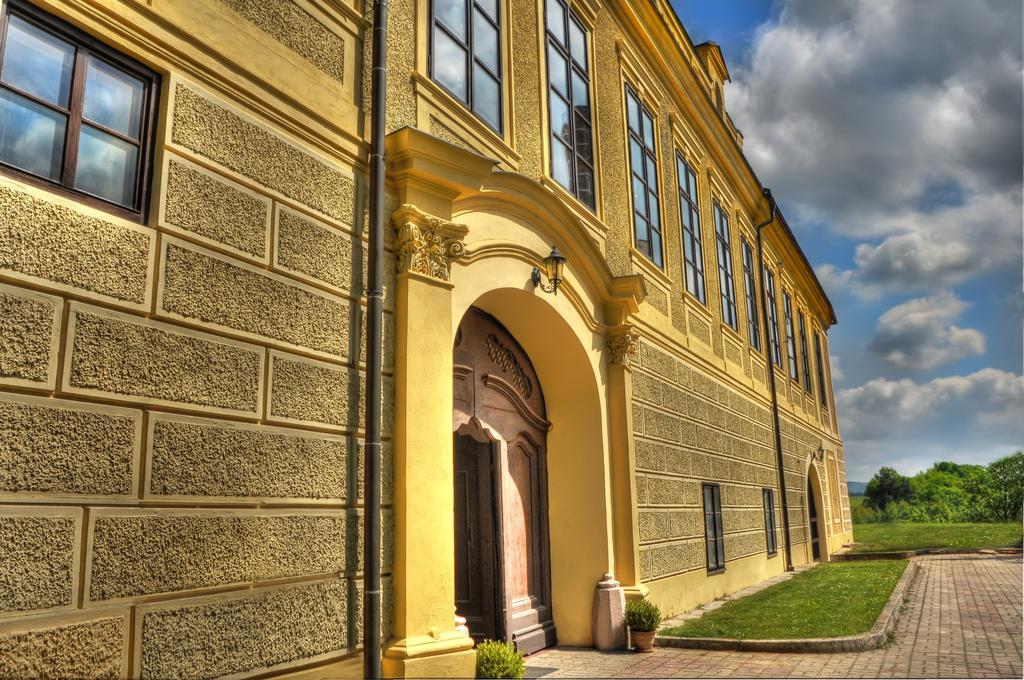 Chateau Hostacov Hotel Bagian luar foto