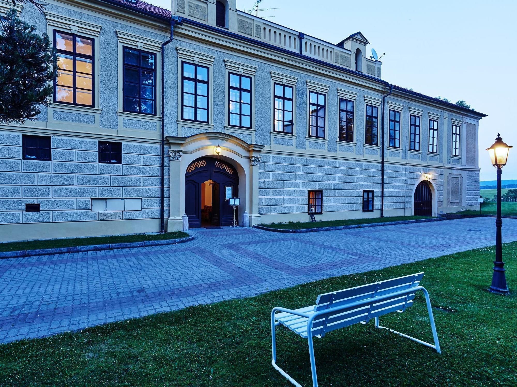 Chateau Hostacov Hotel Bagian luar foto
