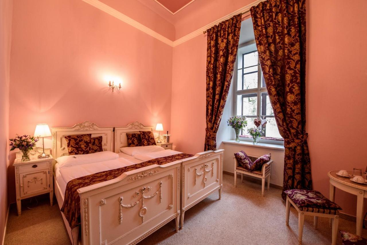 Chateau Hostacov Hotel Bagian luar foto