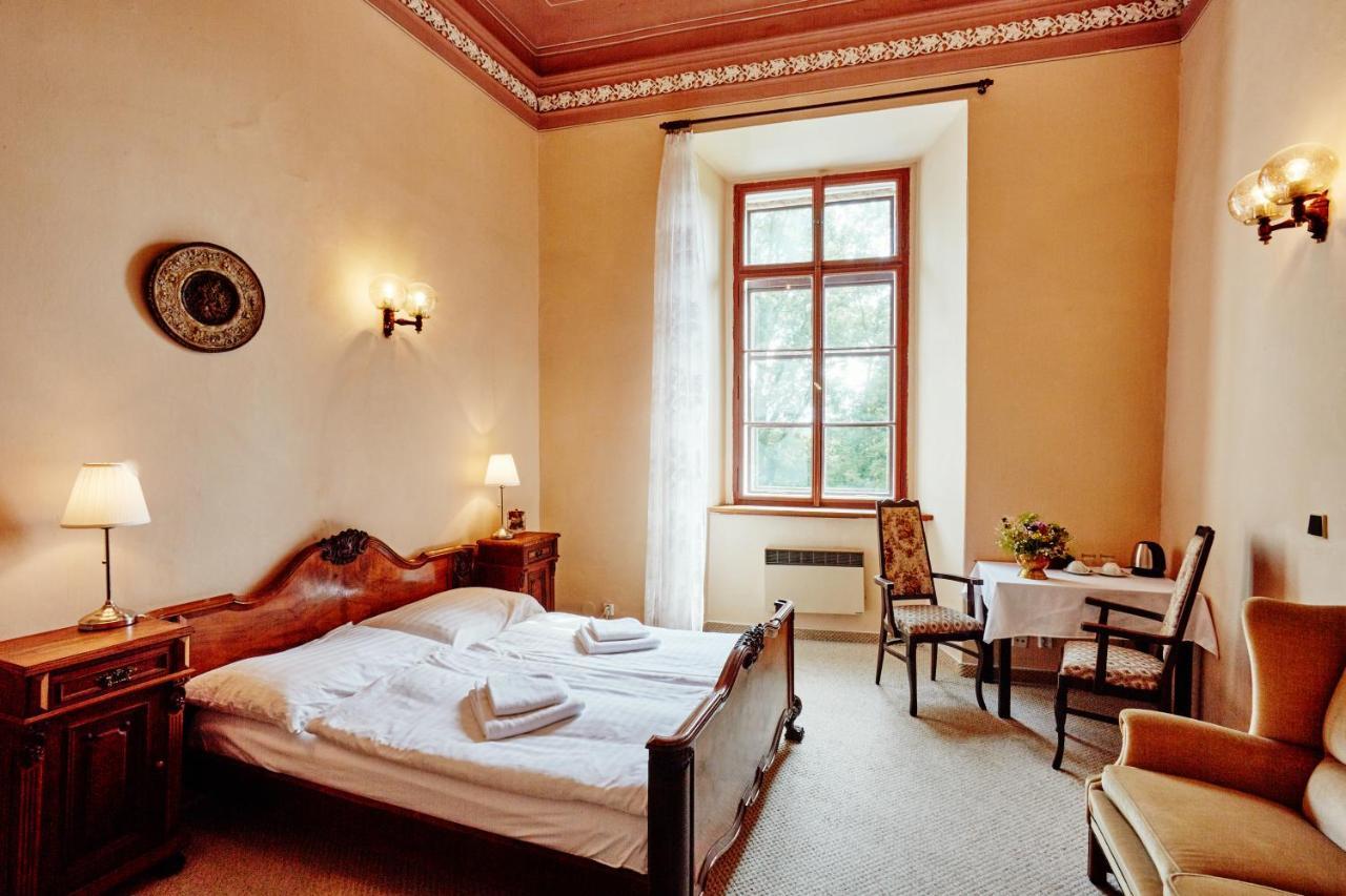 Chateau Hostacov Hotel Bagian luar foto